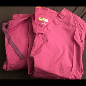 WonderWink Wonderflex Raspberry Scrub Set